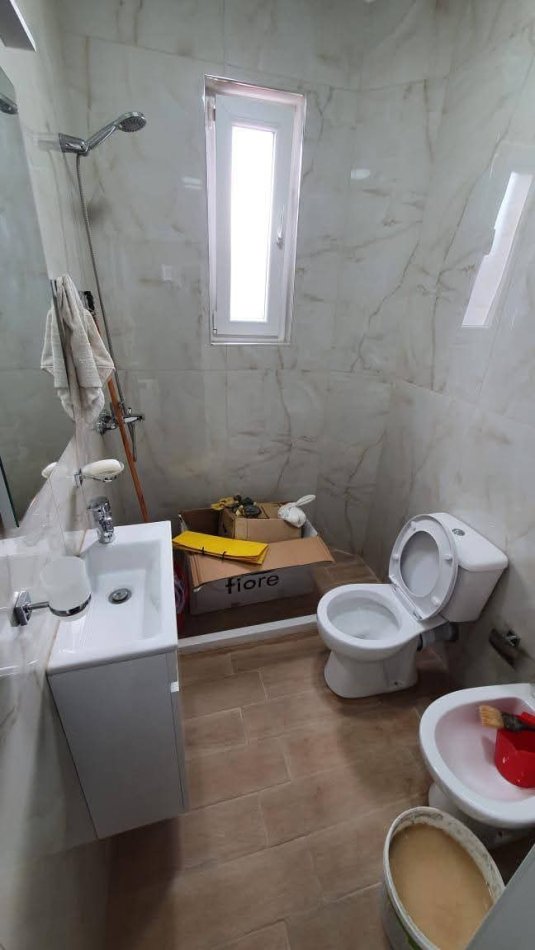 Tirane, jepet me qera apartament 2+1+Ballkon Kati 4, 60 m² 700 € 
