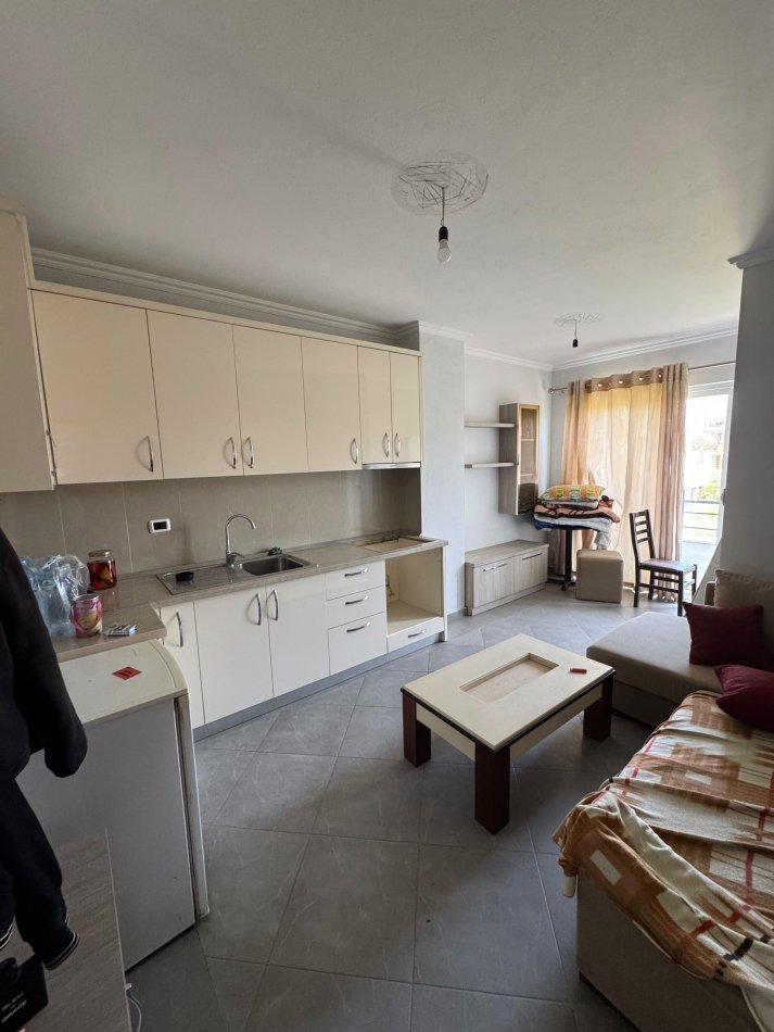Tirane, shitet apartament 1+1+Ballkon Kati 2, 80.000 € (Vila L 2)