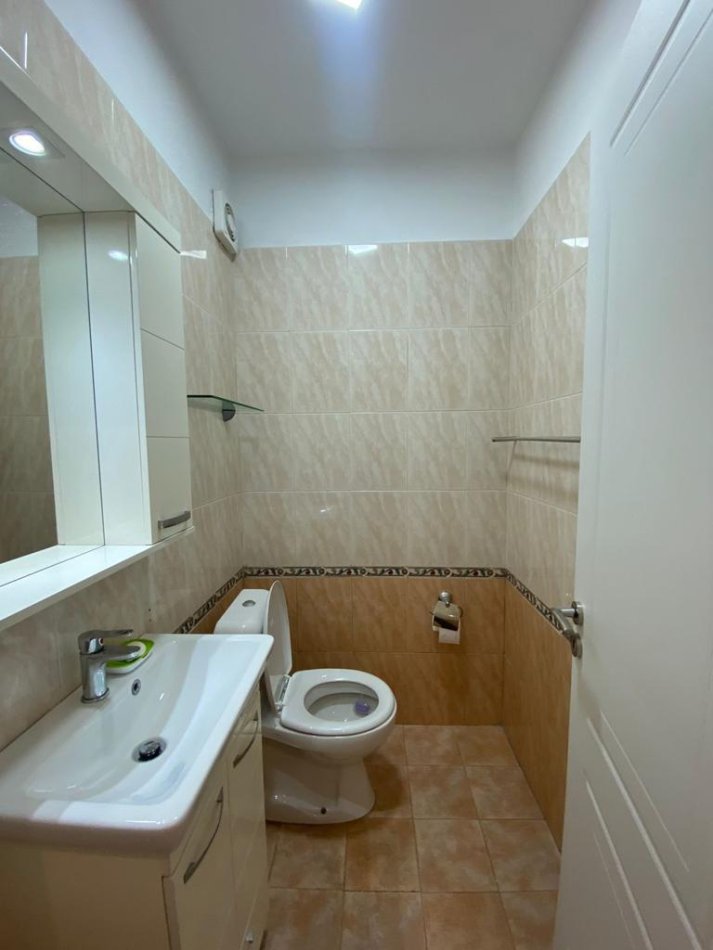 Tirane, jepet me qera super Apartament 2+1 Kati 13, 125 m² 1.100 € (Ish Ekspozita)
