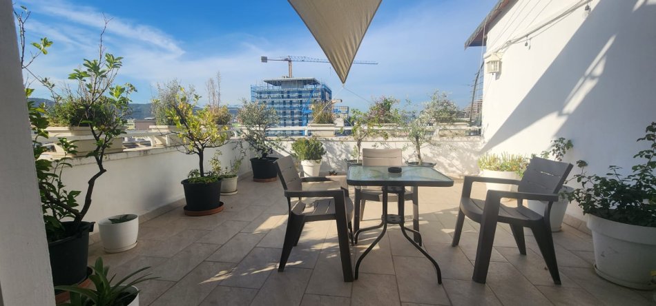Tirane, jepet me qera apartament 2+1 Kati 11, 145 m² 1.500 € (Bllok)