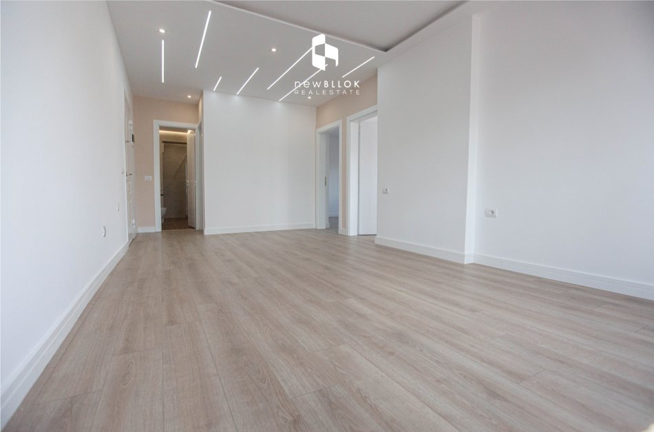 Shitet:  2+1+2wc & Ballkon 📍Zogu Zi - Ring Center TOP LOCATION || 100% i Rinovuar -- JUG - LINDJE (( 195.000€ ))