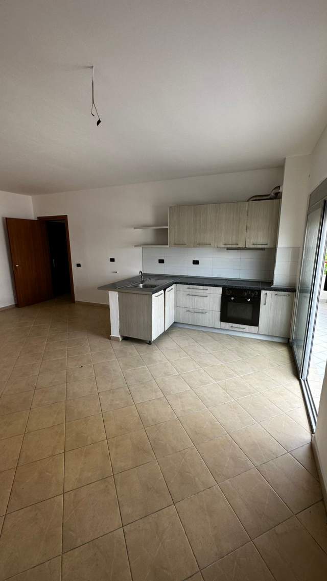 Tirane, shitet apartament 2+1+BLK Kati 3, 103 m² 95.000 Euro (Rruga Foto Xhavella)