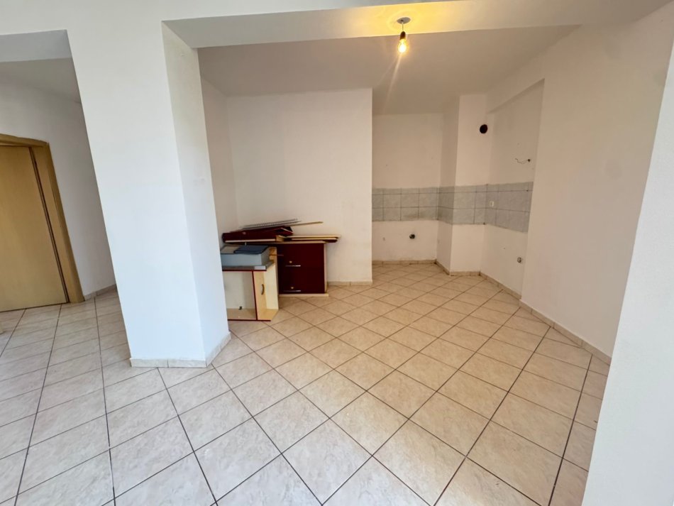 Tirane, shitet apartament 2+1+Ballkon Kati 5, 118 m² 150.000 € (Astir Prane Nela 5 Me hipoteke Okazion)