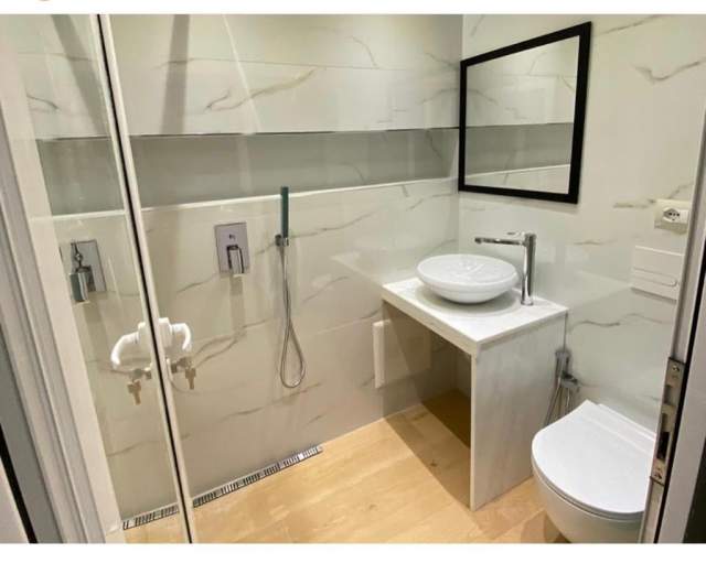 Tirane, jepet me qera apartament 1+1 Kati 4, 40 m² 330 Euro (mine peza)