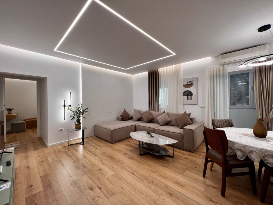 Tirane, jepet me qera apartament 2+1+Ballkon Kati 3, 80 m² 700 € (Shkolla Osman Myderizi pranë Ambasadës Amerikane)