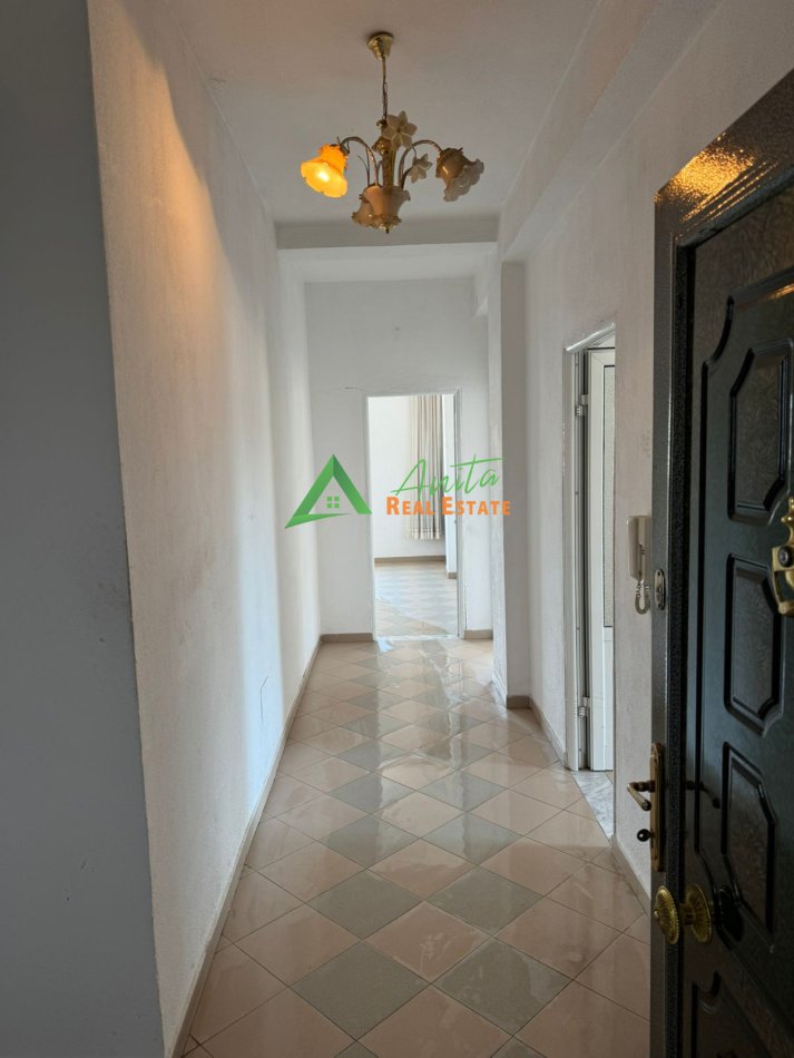 Tirane, shitet apartament 2+1+Ballkon Kati 5, 115 m² 115.000 € (Laprak)