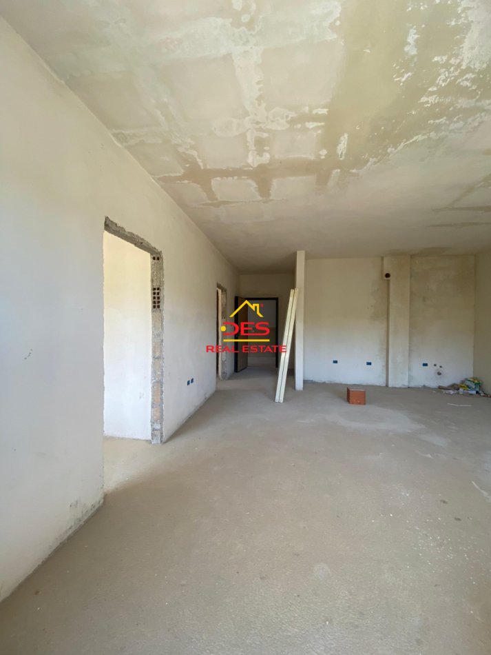 Vlore, shitet apartament 2+1+Ballkon Kati 9, 118 m² 177.000 € (Rruga Ismail Qemali)