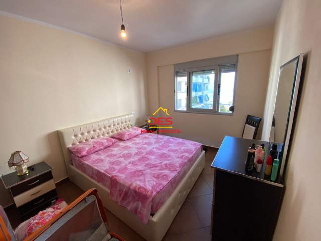Vlore, jepet me qera apartament 1+1+BLK Kati 6, 75 m² 250 Euro (Rruga Murat Terbaci)