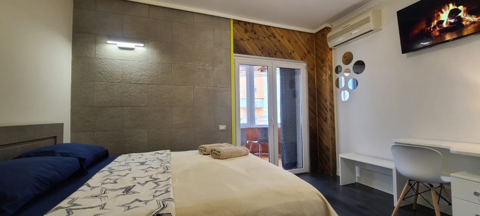 Tirane, jepet me qera apartament 1+1+Ballkon Kati 5, 60 m² 620 € (Komuna e Parisit prane Caffe de Paris)