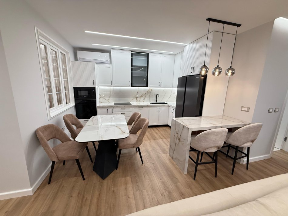 Tirane, jepet me qera apartament 2+1 Kati 4, 90 m² 800 € (selvia)