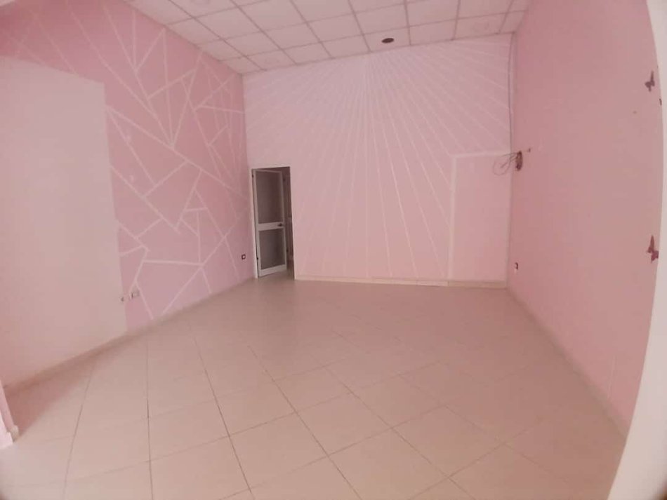 Qera, Ambjent Biznesi, Spitali, Durres
