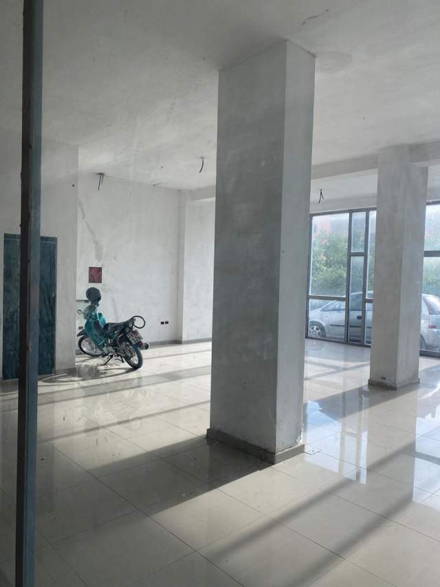 Tirane, shes ambjent biznesi Kati 1, 92 m² 110.000 Euro (Rruga Demokracia)