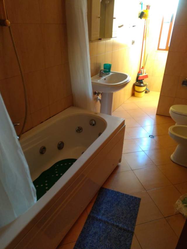 Tirane, jepet me qera apartament 1+1+A+BLK Kati 4, 91 m² 45.000 Leke (Rruga e Elbasanit,prane neptunit)