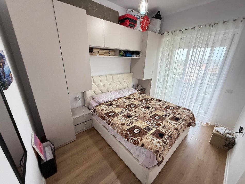 Tirane, jepet me qera apartament 1+1 Kati 4, 65 m² 400 € (ali demi)