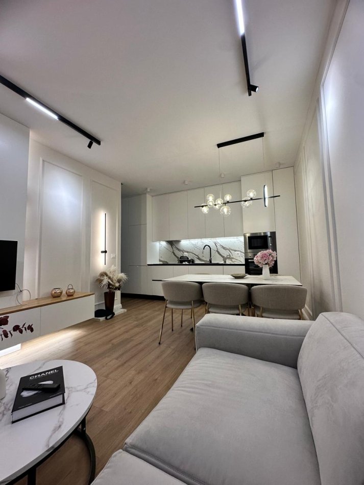 Tirane, jepet me qera apartament 2+1+Ballkon Kati 7, 100 m² 1.000 € (Porcelan)