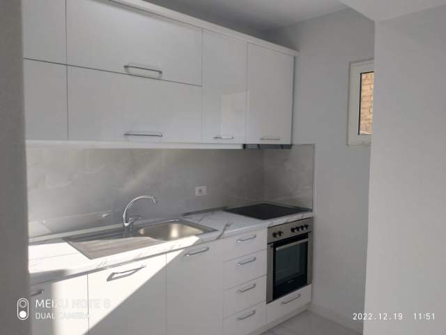 Tirane, jepet me qera apartament 3+1 Kati 2, 96 m² 450 Euro (MUHAMET GJOLLESHA)