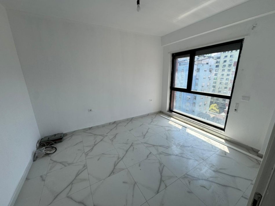 Tirane, jepet me qera zyre Kati 3, 110 m² 700 € (myslym shyri)