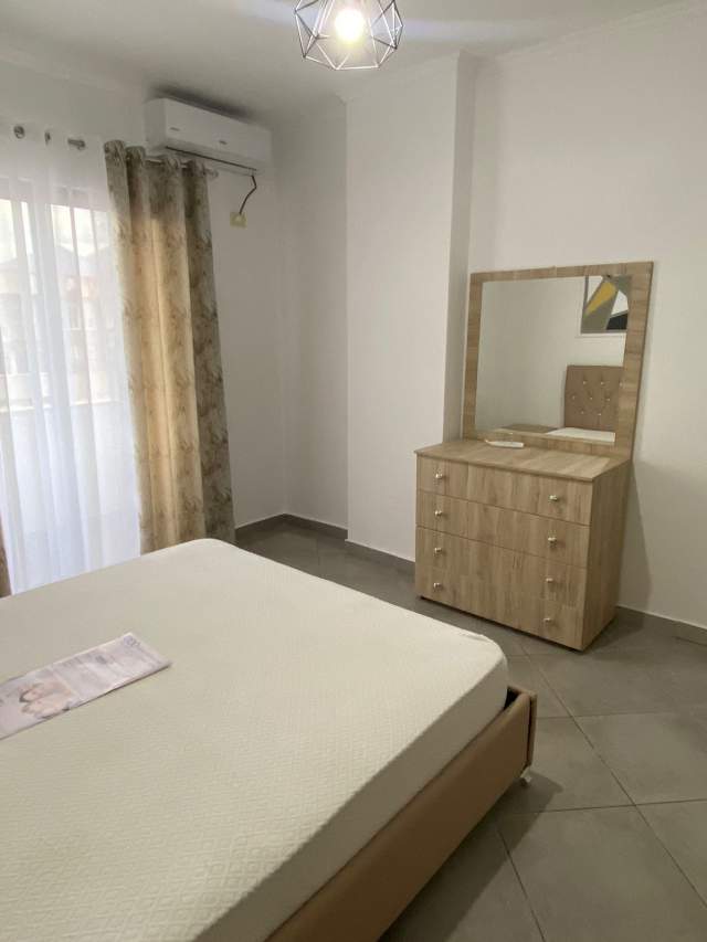 Tirane, jepet me qera apartament 1+1+BLK Kati 8, 71 m² 42.000 Leke (Rruga Sokrat Miho)