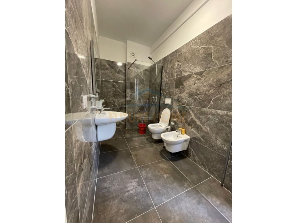 Tirane, jepet me qera apartament 1+1+Ballkon Kati 3, 73 m² 550 € (Rezidenca Kodra e Diellit 1)