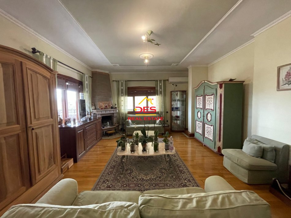 Vlore, shitet apartament+verande | Penthouse 3+1 Kati 9, 320 m² 335.000 € (Rruga Onufri)