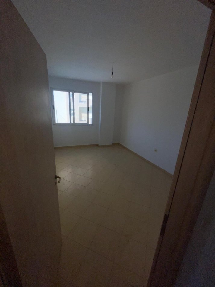 Tirane, jepet me qera apartament 2+1 Kati 2, 100 m² 300 € (Yzberisht)
