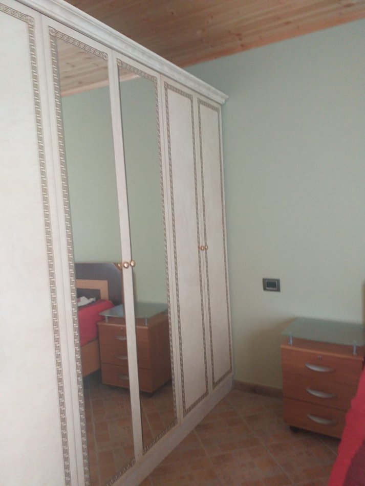Tirane, jepet me qera Vile 1+1+Ballkon Kati 3, 70 m² 331 € (Kodra e priftit , prane shkolles mrekullia, Rruga marie kraja)