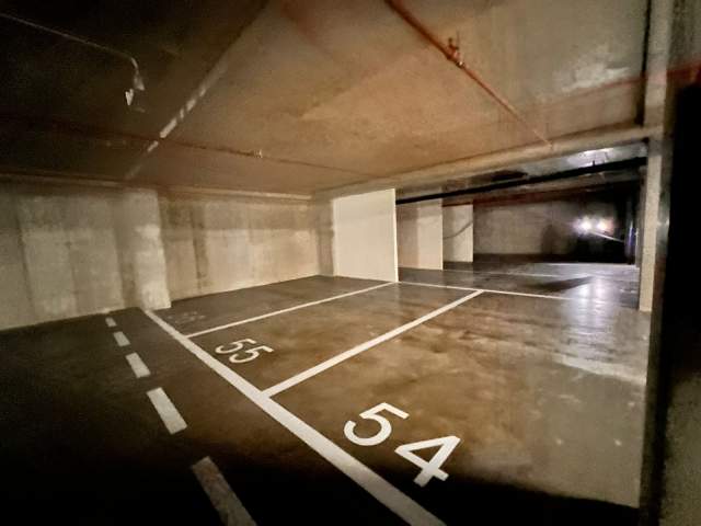 Tirane, shitet ose  jepet me qera ambjent biznesi Kati 0, 226 m2 dhe kati -1,  215 m2  tek Rruga e Kosovareve
