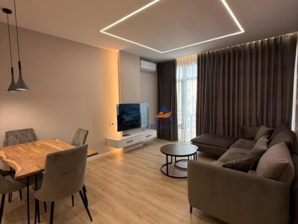 Tirane, jepet me qera apartament 1+1+Ballkon Kati 3, 50 m² 500 € (YZBERISHT)
