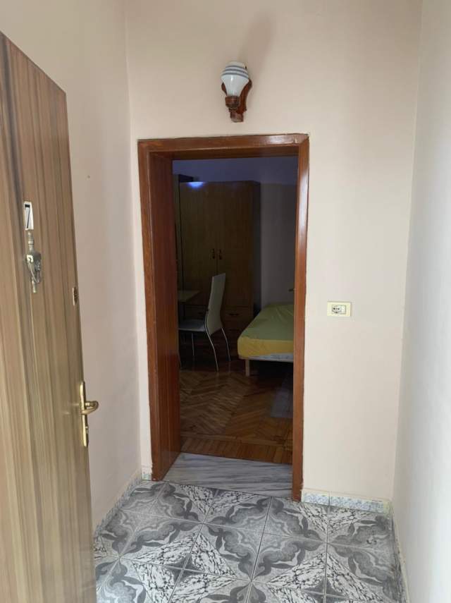 Tirane, jepet me qera apartament 1+1 Kati 4, 50 m² 300 Euro (Myslym Shyri)
