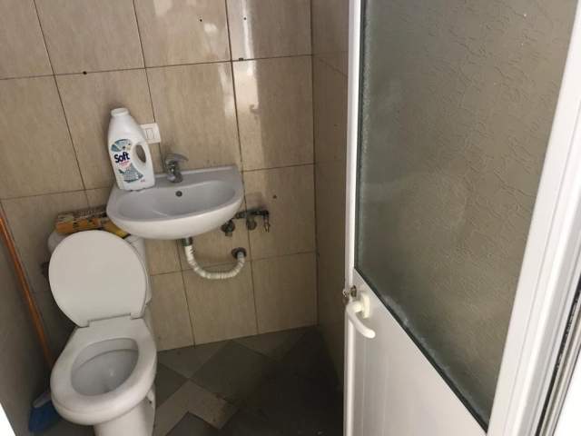 Tirane, jepet me qera ambjent biznesi 57 m² 60.000 Leke
