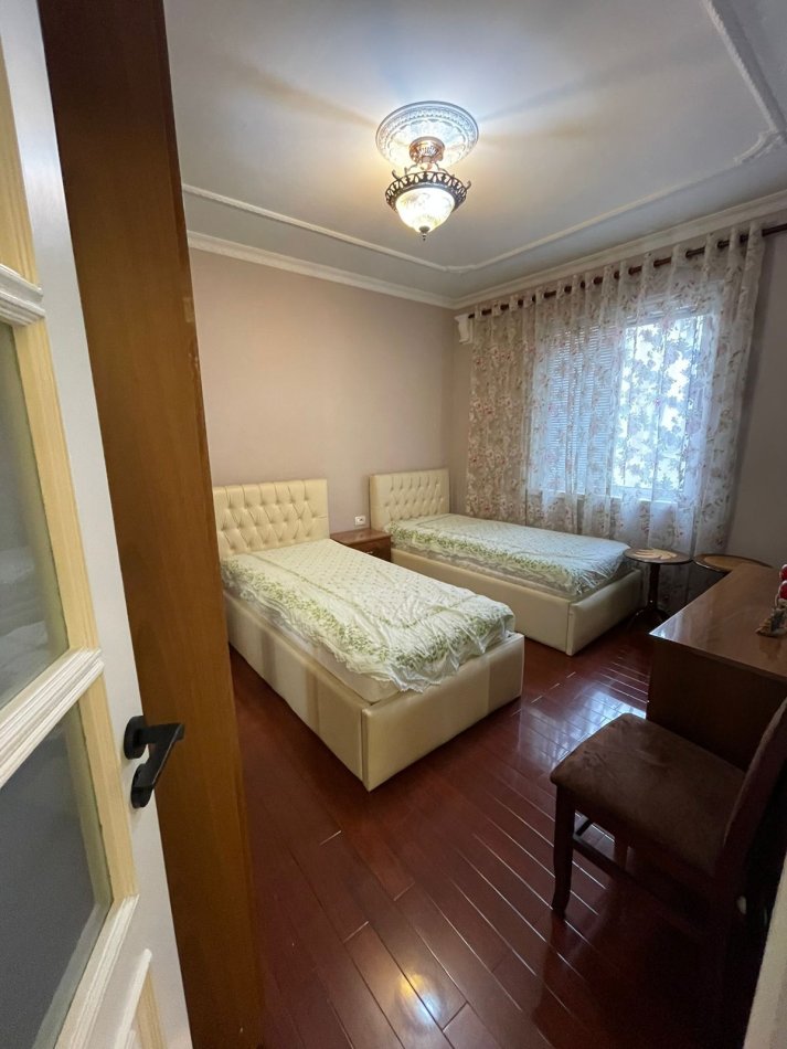 Tirane, jepet me qera apartament 2+1+Ballkon Kati 3, 91 m² 800 € (IBRAHIM RUGOVA BLLOK TIRANE)