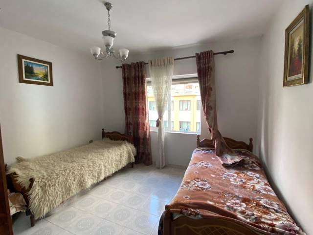 Tirane, shitet apartament 2+1+BLK Kati 3, 117 m² 125.000 Euro (pranë shkollës "Dëshmorët e Lirisë” në Rr. “Marga)