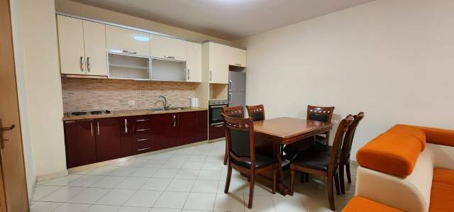 Tirane, jepet me qera apartament 2+1+BLK Kati 4, 110 m² 550 Euro (prane Eco Market)