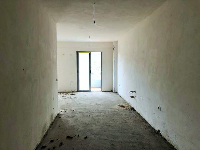 Lushnje, shitet apartament 126 m² 50.400 Euro