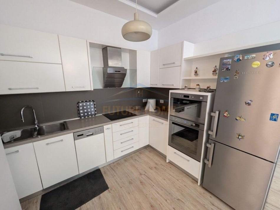 Tirane, shitet apartament 2+1 Kati 4, 113 m² 259.000 € (Komuna e Parisit)