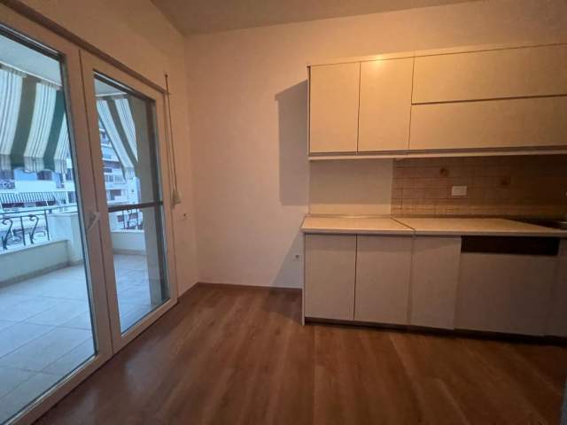 Tirane, jap me qera apartament 2+1 Kati 6, 120 m² 1.300 Euro (air albania)