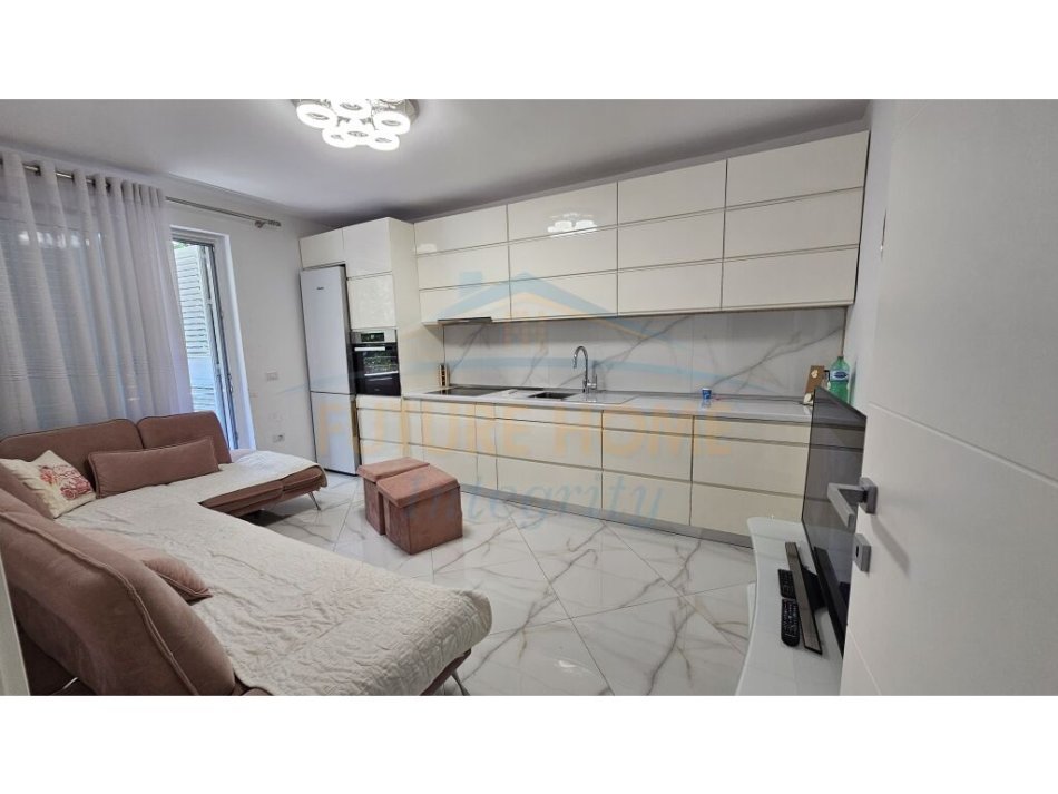 Tirane, jepet me qera apartament 2+1 Kati 4, 60 m² 500 € (Rruga Ferit Xhajko)