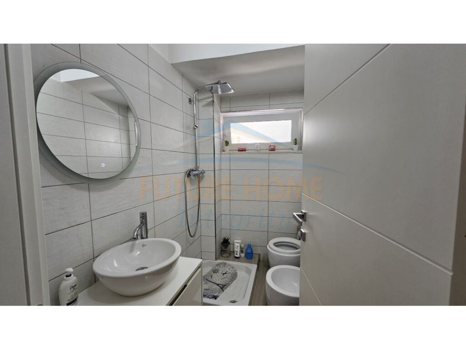 Tirane, jepet me qera apartament 2+1 Kati 4, 60 m² 500 € (Rruga Ferit Xhajko)