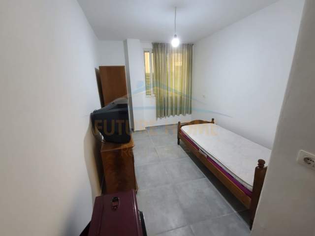 Tirane, jepet me qera apartament 2+1+BLK Kati 1, 90 m² 300 Euro (Fresku)