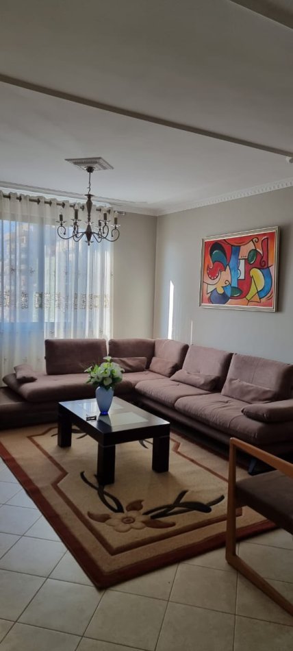 Tirane, jepet me qera apartament 3+1 Kati 5, 110 m² 750 € (21 Dhjetori)