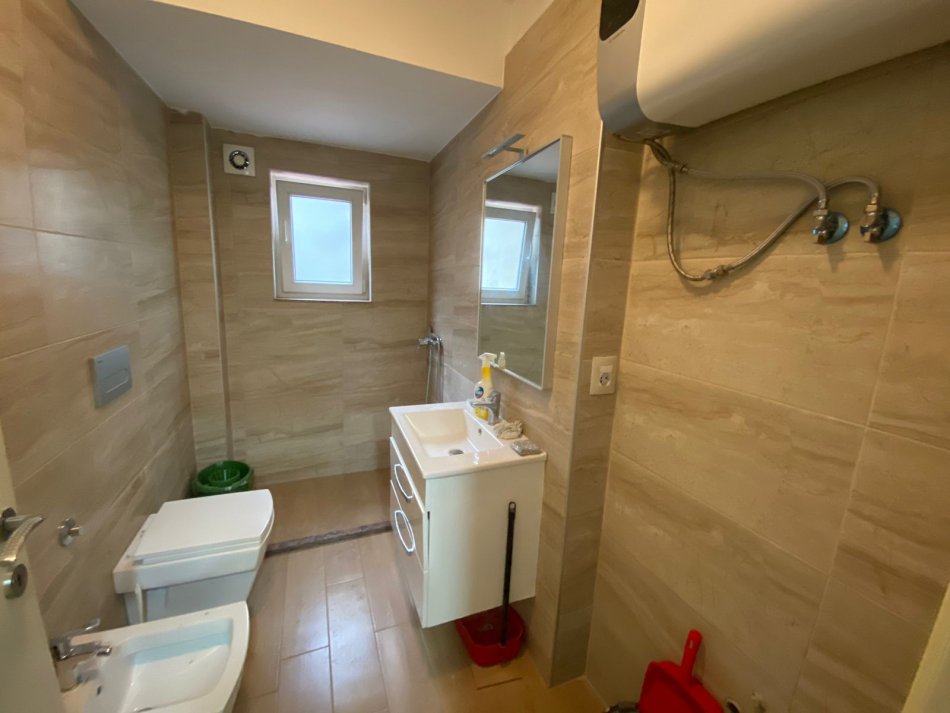 Tirane, jepet me qera zyre Kati 2, 80 m² 700 € (Sheshi Willson)