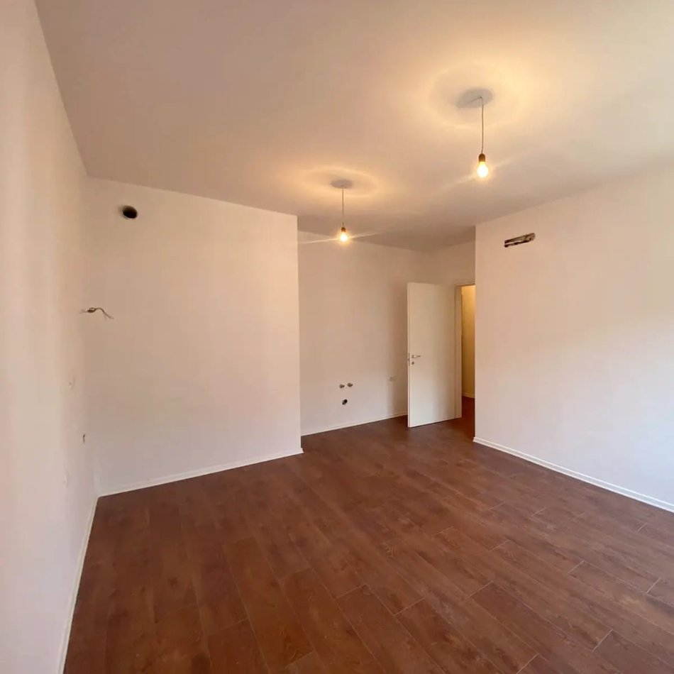 Tirane, jepet me qera ambjent biznesi Kati 2, 60 m² 500 € (Tefta tashko)