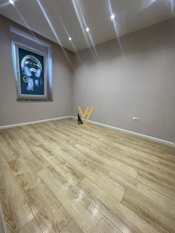 Tirane, jepet me qera zyre Kati 2, 70 m² 750 € (STADIUMI DINAMO)