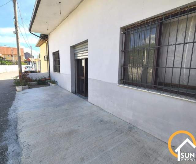 Shkoder, jepet me qera ambjent biznesi Kati 0, 96 m² 15.000 Leke (RRUGA KOLE HEQIMI)