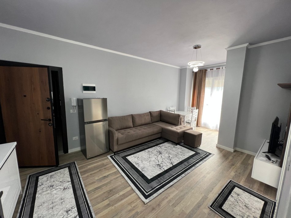 Tirane, jepet me qera apartament 1+1 Kati 9, 47 m² 500 € (rruga 5 maji)