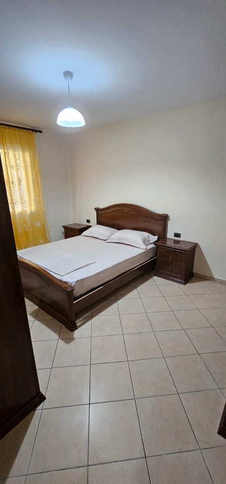Tirane, jepet me qera apartament 2+1 , 77 m² 400 € (Porcelan)