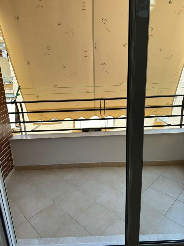 Tirane, jepet me qera apartament 2+1+BLK Kati 3, 110 m² 500 Euro (rruga Bill Klinton)