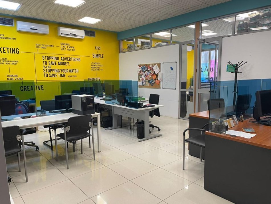 Tirane, jepet me qera zyre Kati 2, 222 m² 4.000 € (bllok)