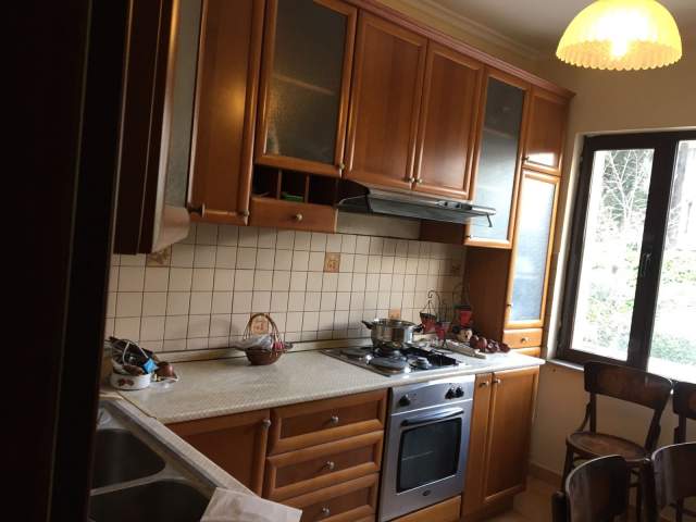 Tirane, jepet me qera apartament 2+1 Kati 2, 75 m² 500 Euro (Rruga e Durresit)