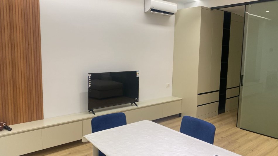 Tirane, jepet me qera apartament 1+1+Ballkon Kati 9, 70 m² 550 € (Rr. Teodor Keko, Astir)